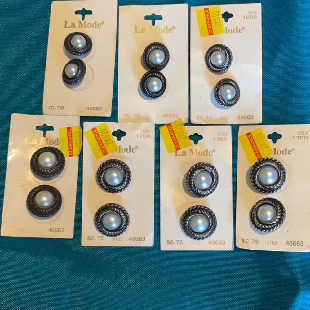 14 Vintage New Buttons in 2 sizes.